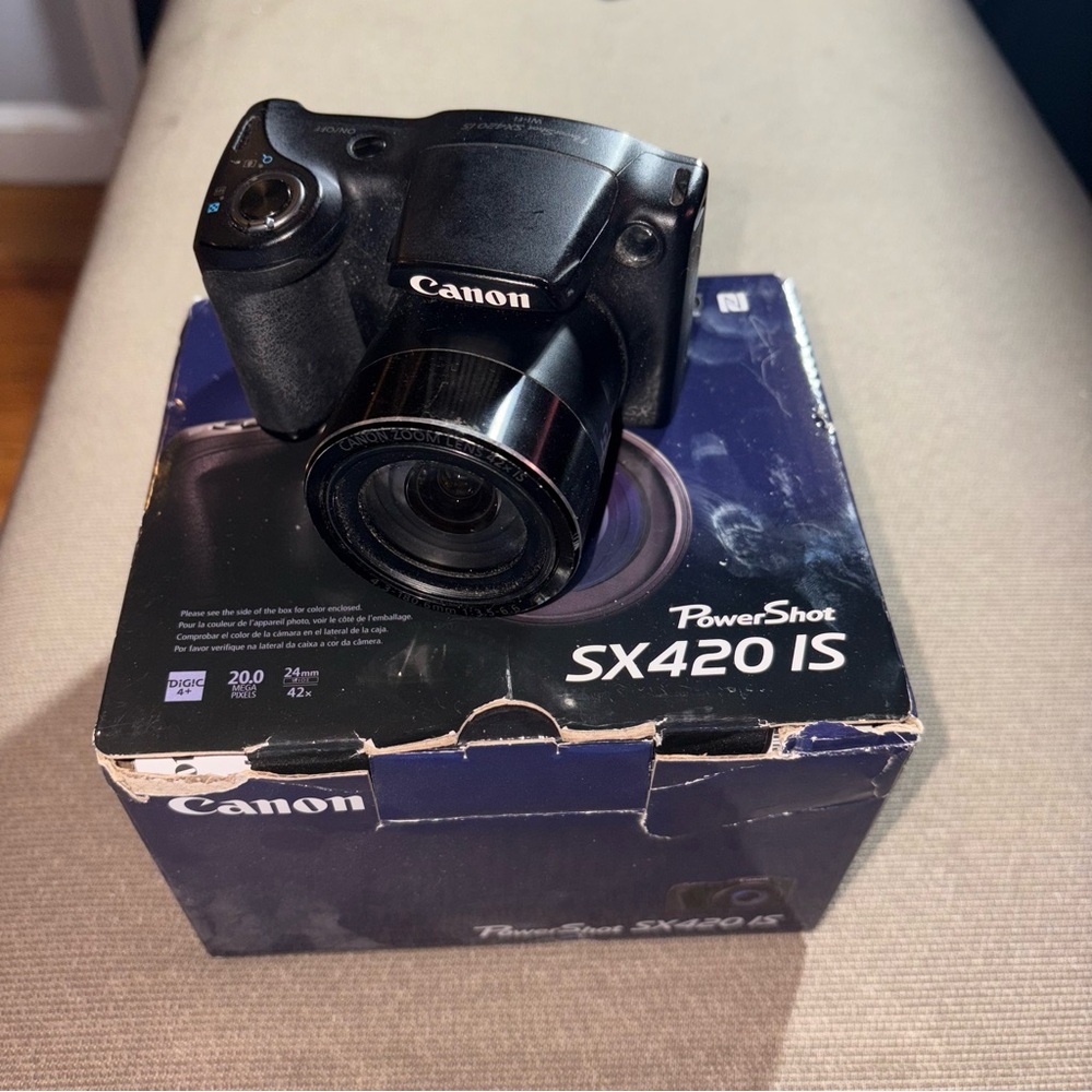Canon PowerShot SX420 IS Digital Camera in Black